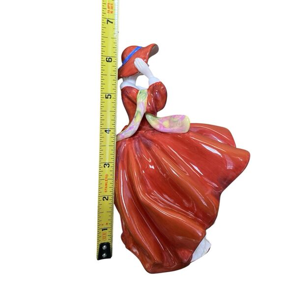 ROYAL DOULTON ENGLAND TOP OF THE HILL Vtg FIGURINE PRETTY LADIES 6.5” - Picture 7 of 8